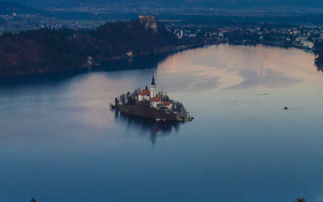 On Moats and Competitive Advantages